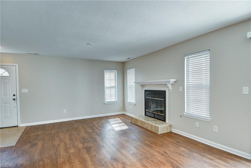 Photo 10 of 46 residential for sale in Virginia Beach virginia