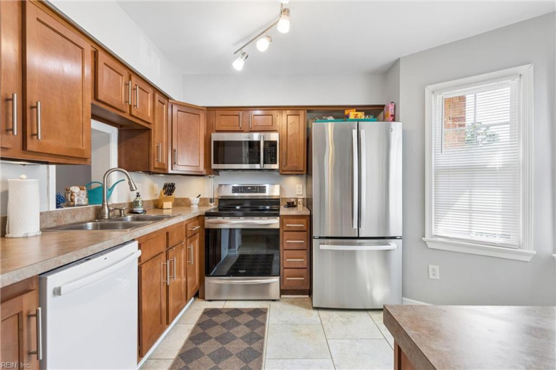 Photo 11 of 45 residential for sale in York County virginia