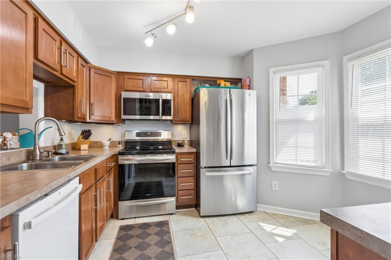 Photo 12 of 45 residential for sale in York County virginia