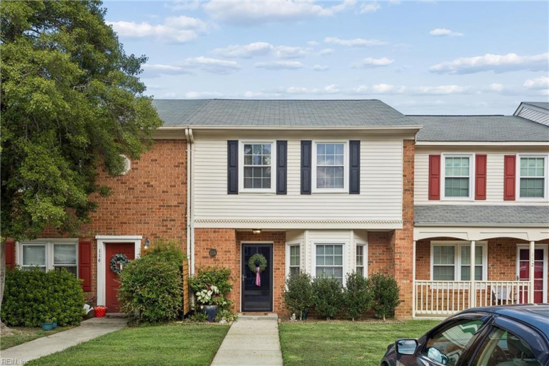 Photo 4 of 45 residential for sale in York County virginia