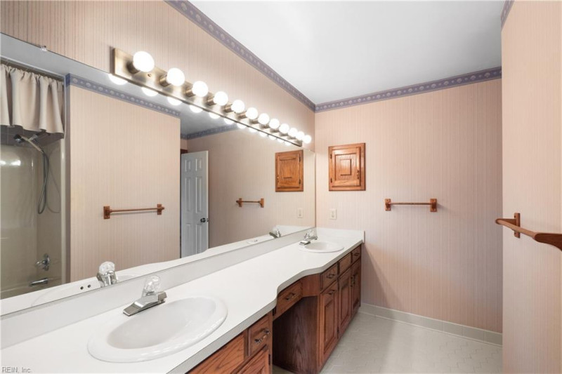 Photo 35 of 50 residential for sale in Virginia Beach virginia