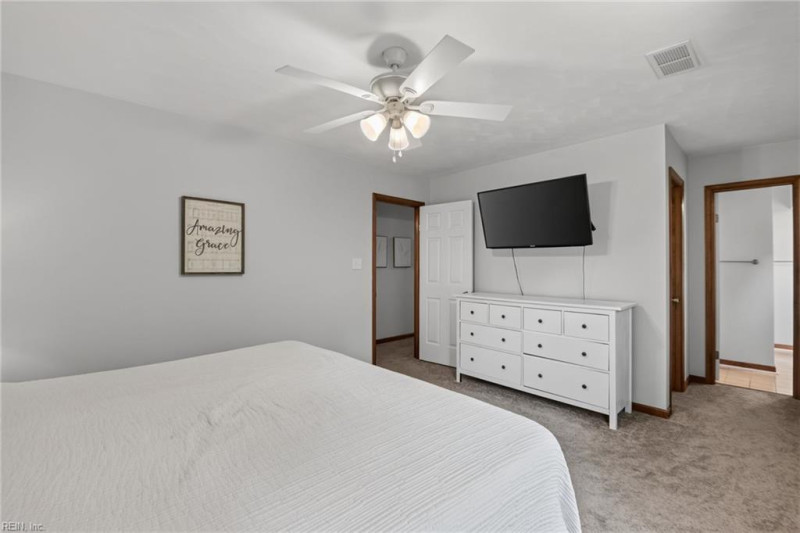 Photo 17 of 29 residential for sale in Chesapeake virginia