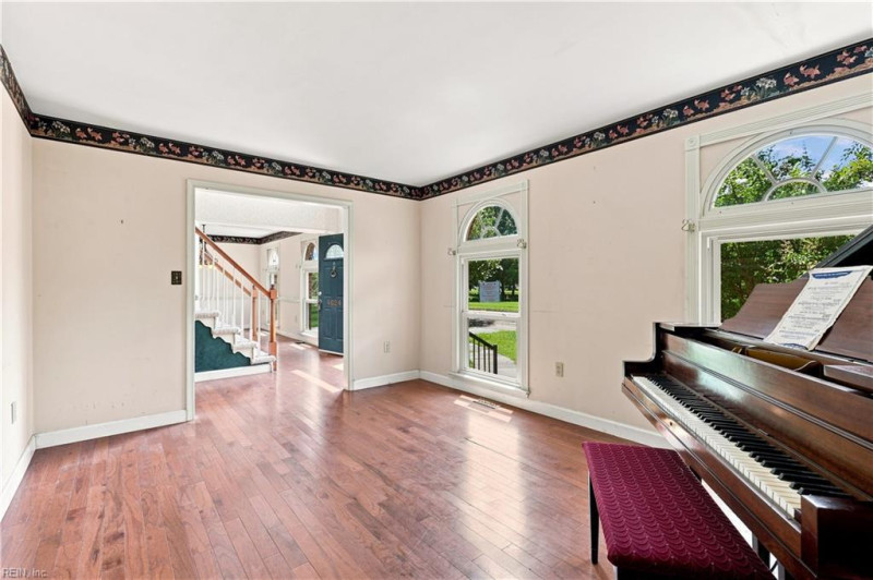 Photo 4 of 50 residential for sale in Virginia Beach virginia