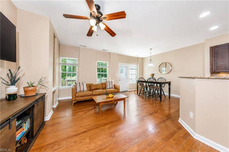 Photo 5 of 33 residential for sale in James City County virginia