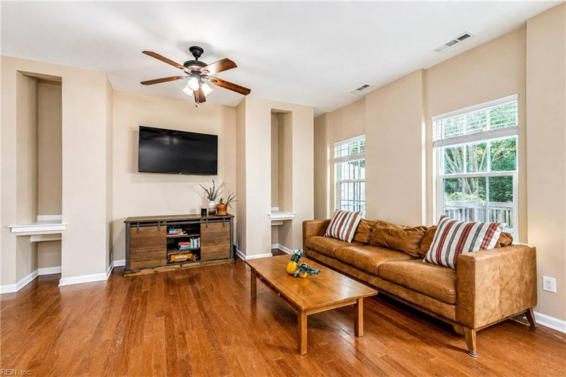 Photo 7 of 33 residential for sale in James City County virginia