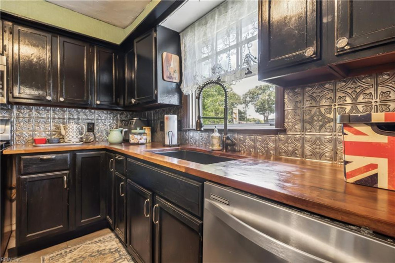 Photo 11 of 32 residential for sale in Norfolk virginia