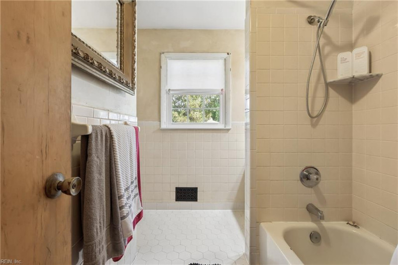 Photo 13 of 32 residential for sale in Norfolk virginia