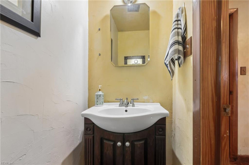 Photo 17 of 32 residential for sale in Norfolk virginia