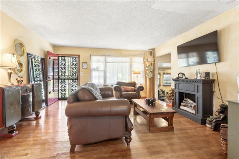 Photo 3 of 32 residential for sale in Norfolk virginia