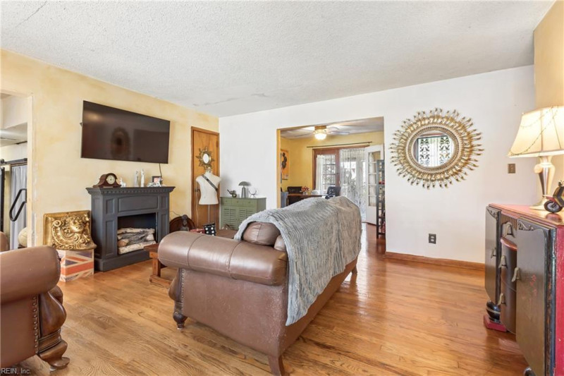 Photo 4 of 32 residential for sale in Norfolk virginia