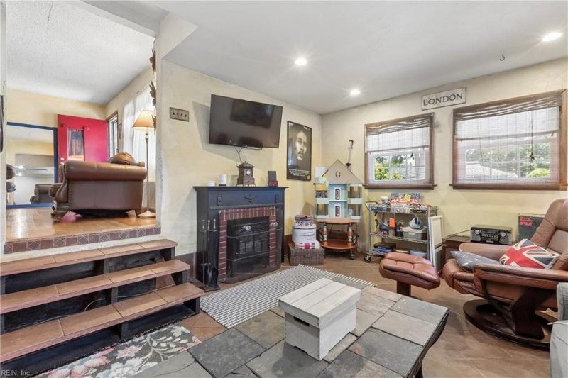 Photo 7 of 32 residential for sale in Norfolk virginia