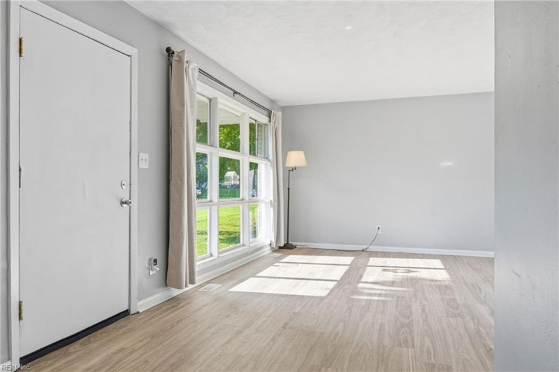 Photo 3 of 24 residential for sale in Portsmouth virginia