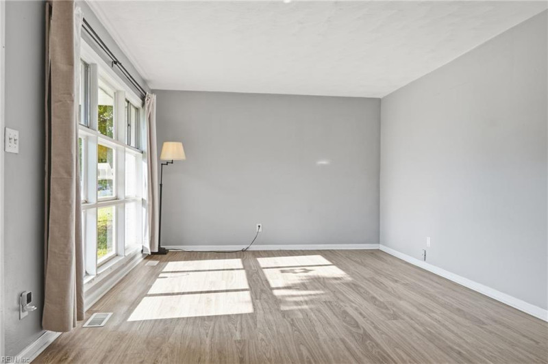 Photo 4 of 24 residential for sale in Portsmouth virginia