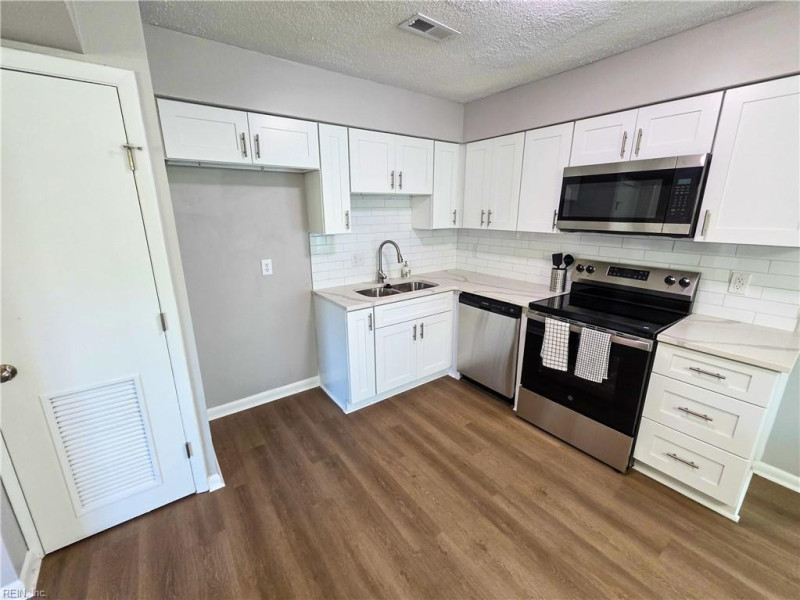 Photo 4 of 18 residential for sale in Virginia Beach virginia