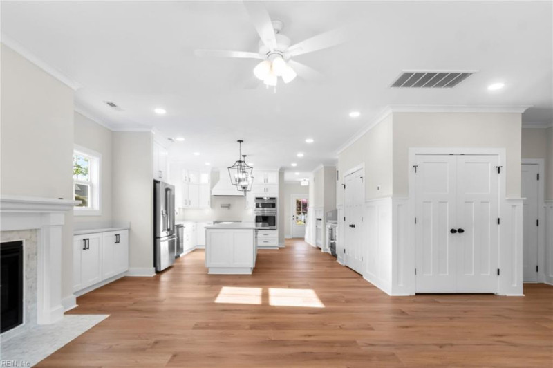Photo 4 of 18 residential for sale in Virginia Beach virginia