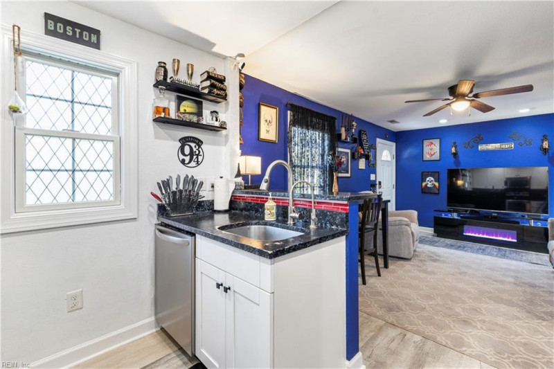 Photo 11 of 33 residential for sale in Portsmouth virginia