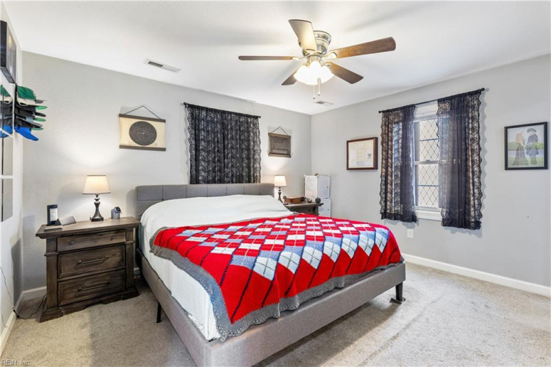 Photo 15 of 33 residential for sale in Portsmouth virginia