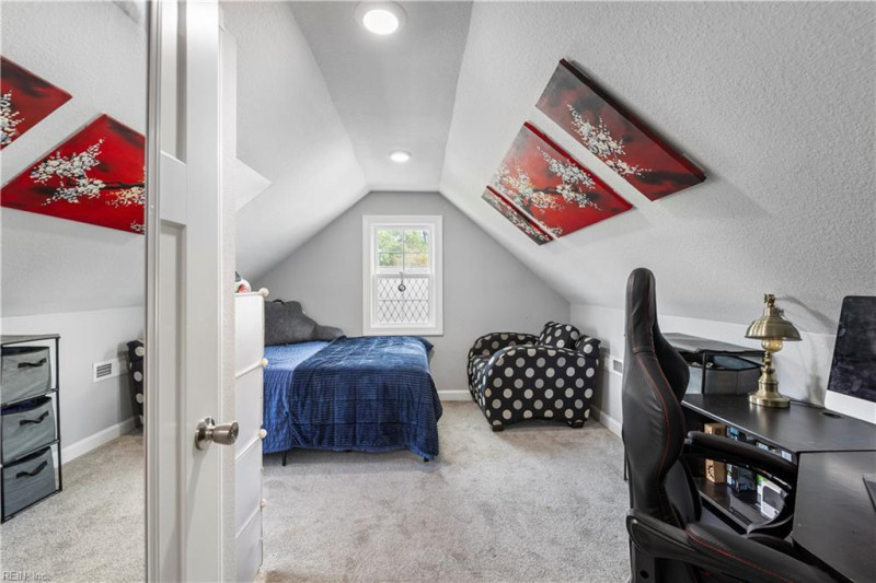 Photo 20 of 33 residential for sale in Portsmouth virginia