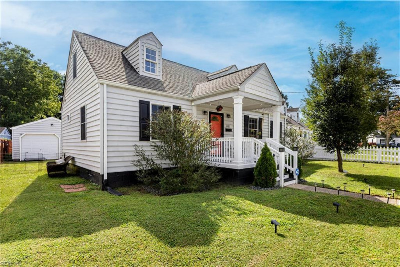 Photo 3 of 33 residential for sale in Portsmouth virginia