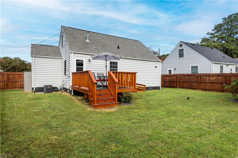 Photo 30 of 33 residential for sale in Portsmouth virginia
