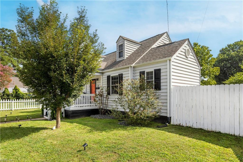 Photo 4 of 33 residential for sale in Portsmouth virginia