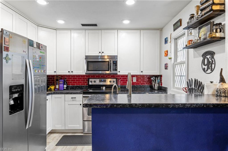 Photo 8 of 33 residential for sale in Portsmouth virginia