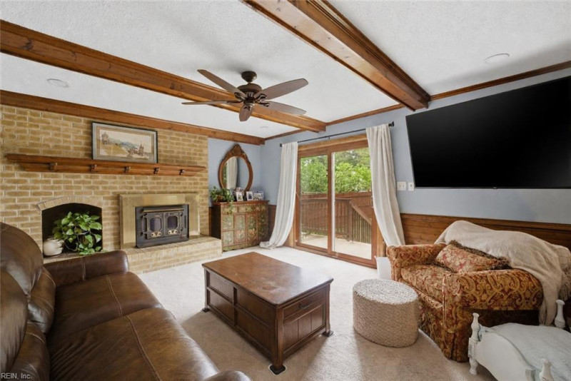 Photo 10 of 33 residential for sale in Chesapeake virginia