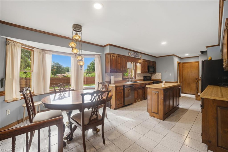 Photo 14 of 33 residential for sale in Chesapeake virginia