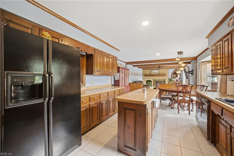 Photo 16 of 33 residential for sale in Chesapeake virginia