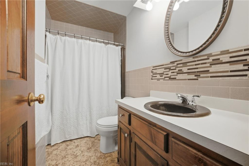 Photo 18 of 33 residential for sale in Chesapeake virginia