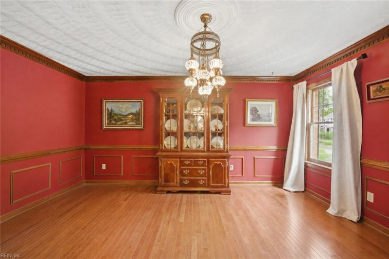 Photo 7 of 33 residential for sale in Chesapeake virginia
