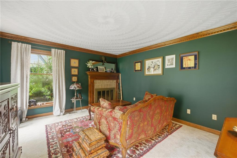 Photo 8 of 33 residential for sale in Chesapeake virginia