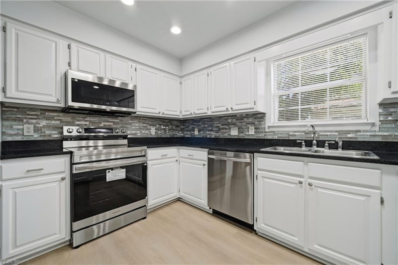 Photo 12 of 41 residential for sale in Newport News virginia