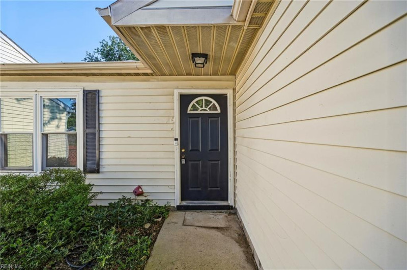 Photo 4 of 32 residential for sale in Virginia Beach virginia
