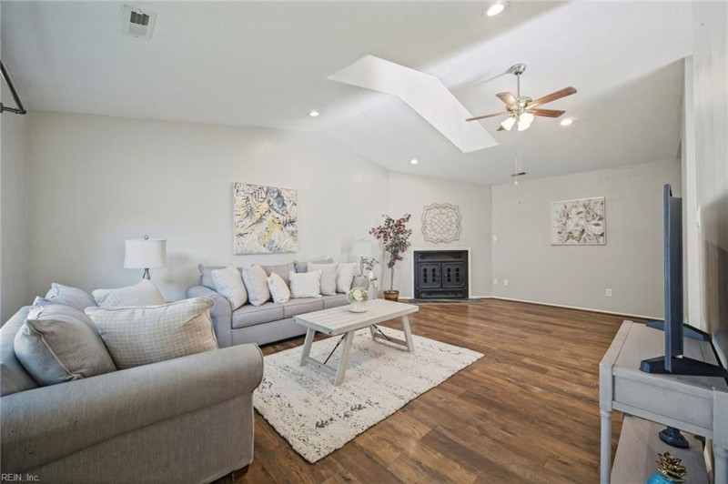 Photo 6 of 32 residential for sale in Virginia Beach virginia