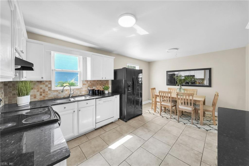 Photo 11 of 33 residential for sale in Norfolk virginia