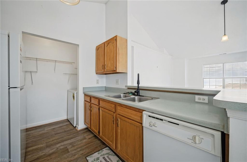Photo 14 of 38 residential for sale in Virginia Beach virginia