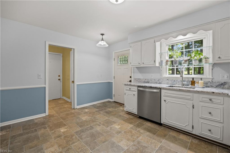 Photo 10 of 41 residential for sale in Newport News virginia