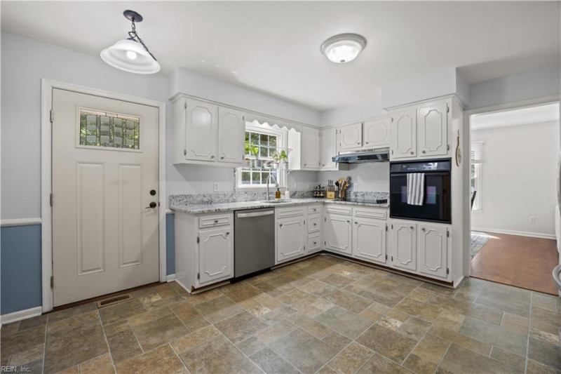 Photo 11 of 41 residential for sale in Newport News virginia
