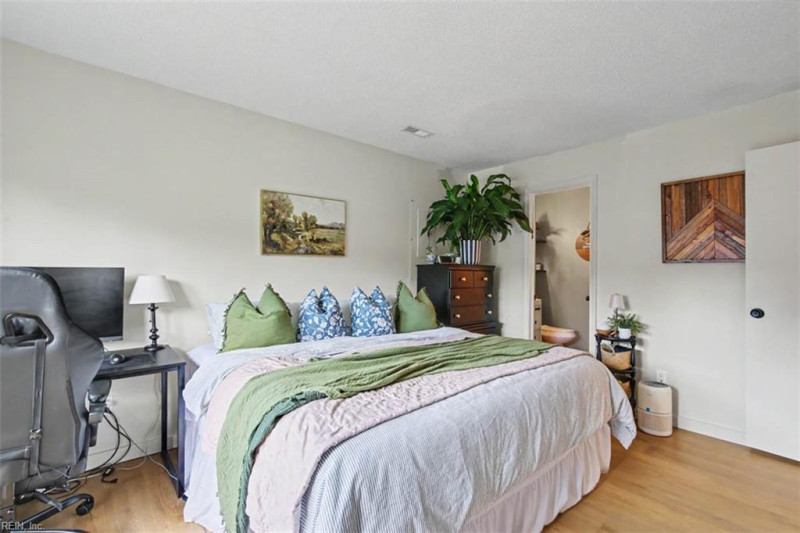 Photo 15 of 40 residential for sale in Virginia Beach virginia