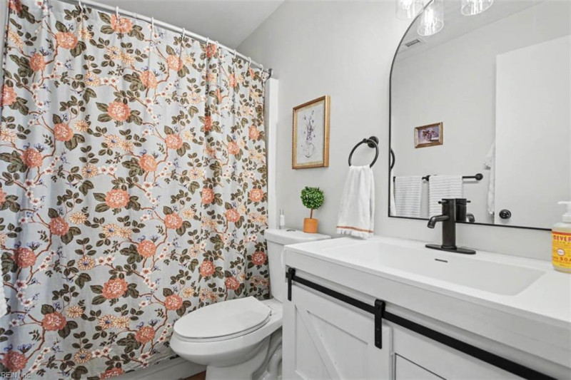 Photo 18 of 40 residential for sale in Virginia Beach virginia