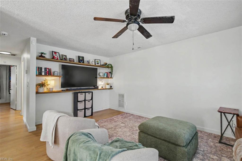 Photo 4 of 40 residential for sale in Virginia Beach virginia