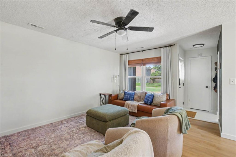 Photo 7 of 40 residential for sale in Virginia Beach virginia