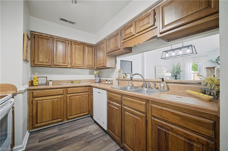 Photo 7 of 21 residential for sale in Virginia Beach virginia