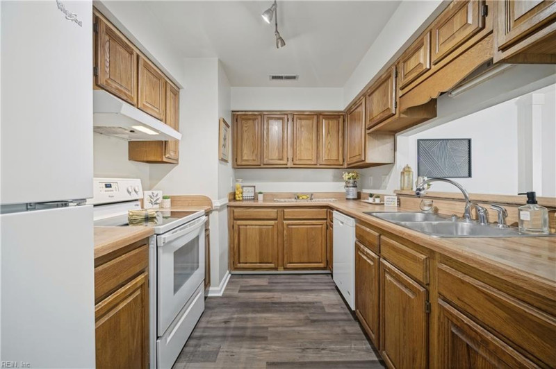 Photo 8 of 21 residential for sale in Virginia Beach virginia