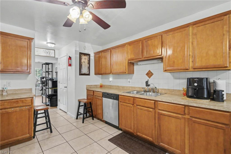 Photo 13 of 25 residential for sale in Norfolk virginia