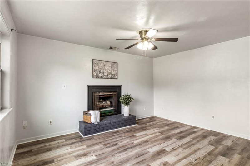 Photo 13 of 48 residential for sale in Virginia Beach virginia