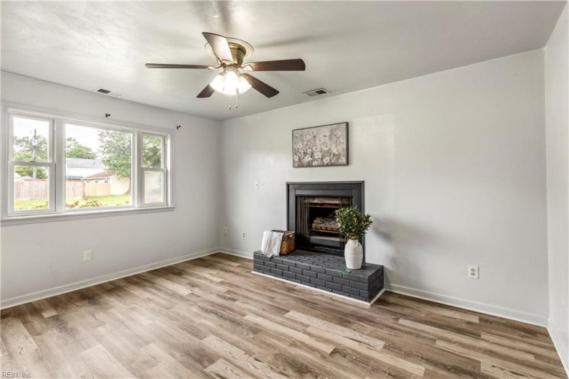 Photo 14 of 48 residential for sale in Virginia Beach virginia