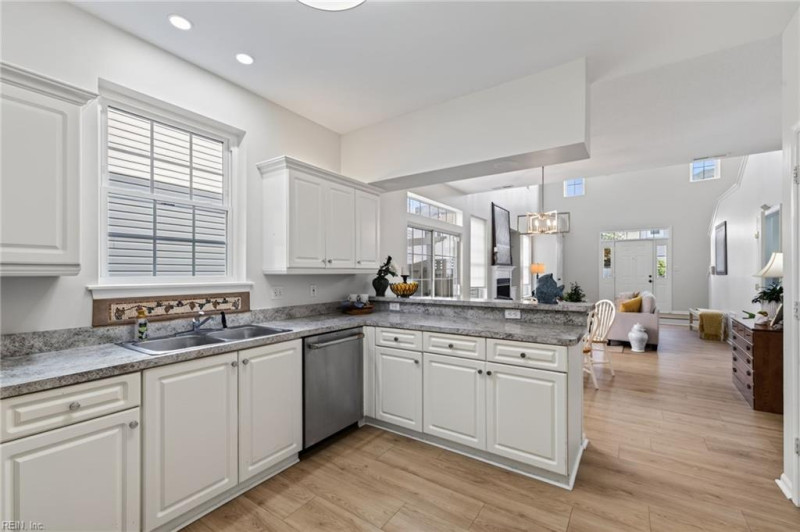 Photo 10 of 36 residential for sale in Chesapeake virginia