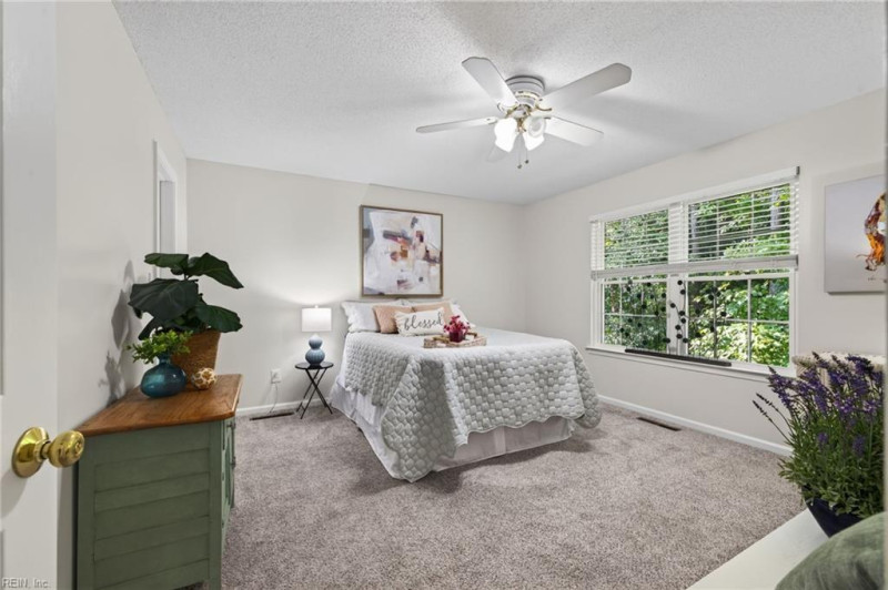 Photo 17 of 36 residential for sale in Chesapeake virginia